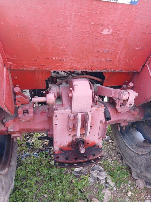 Vând tractor mai multe detalii la telefon