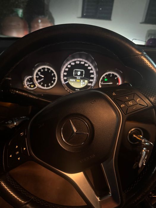 Vând Mercedes e class