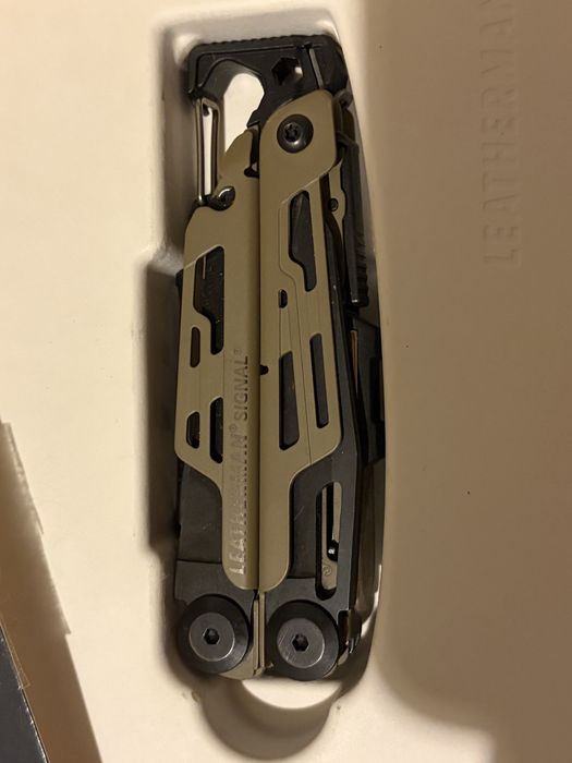 Multitool Leatherman Signal Coyote - ediție limitată