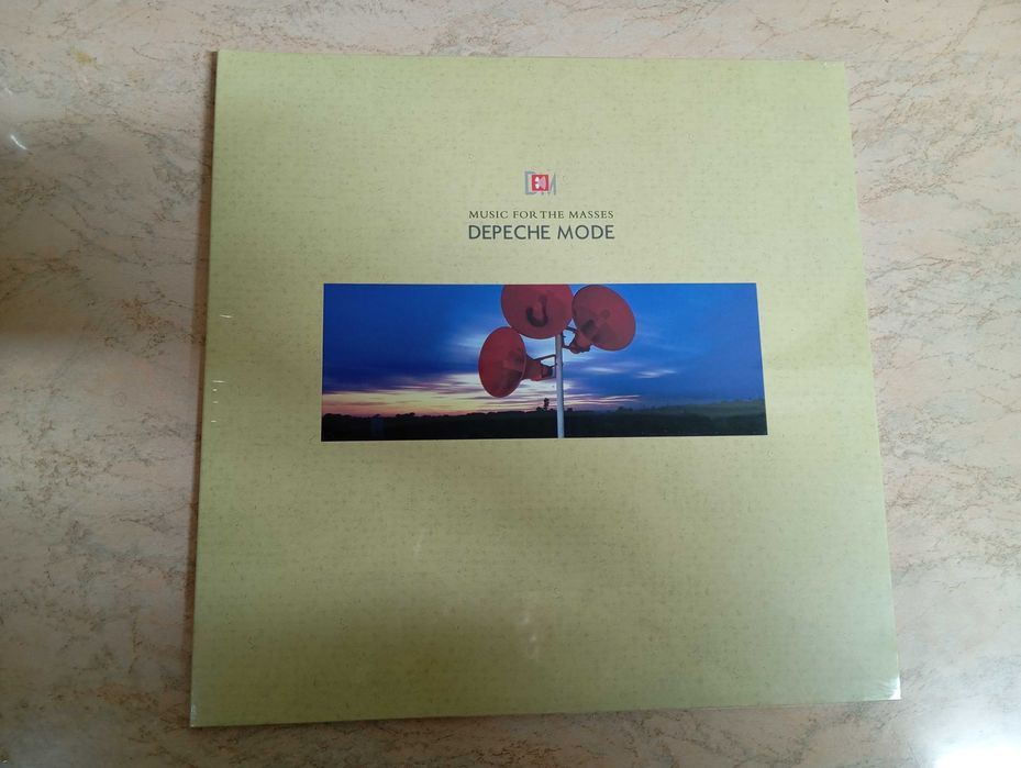 Продам фирменный новый винил.