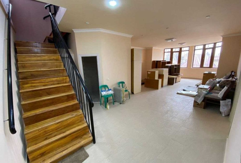 Продам дом на участке(4 сотки) в М-Улугбекском районе.