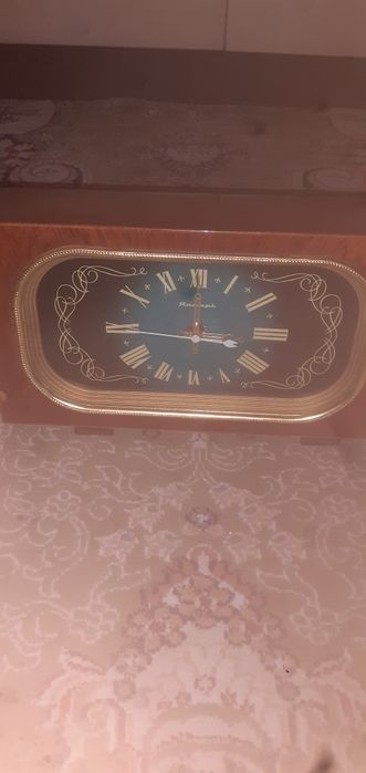 Продам часы янтарь рабочие в идеальном состоянии