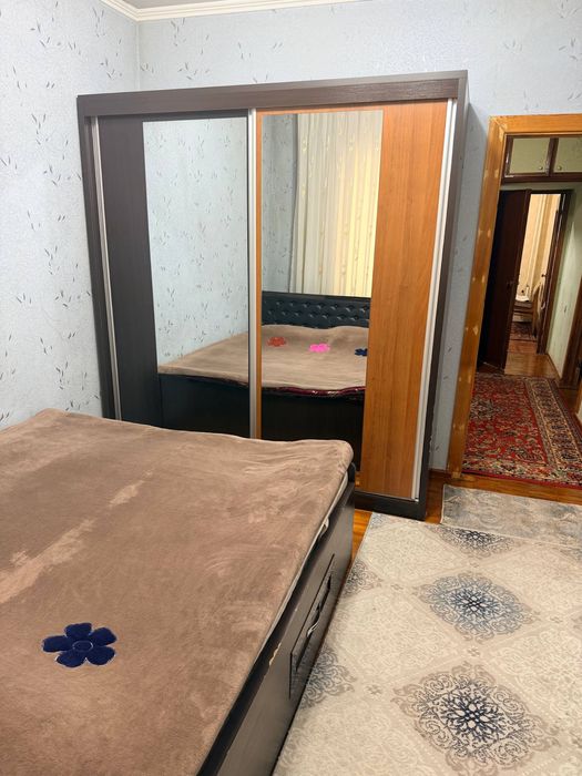 Срочно сдается 2-ух комнатная квартира на первом этаже у м. Туркистон