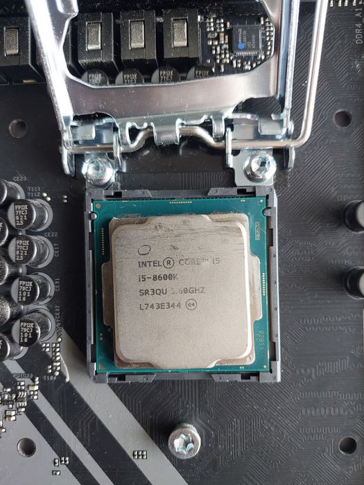 процесор intel core i5-8600K LGA1151 6-ядрен