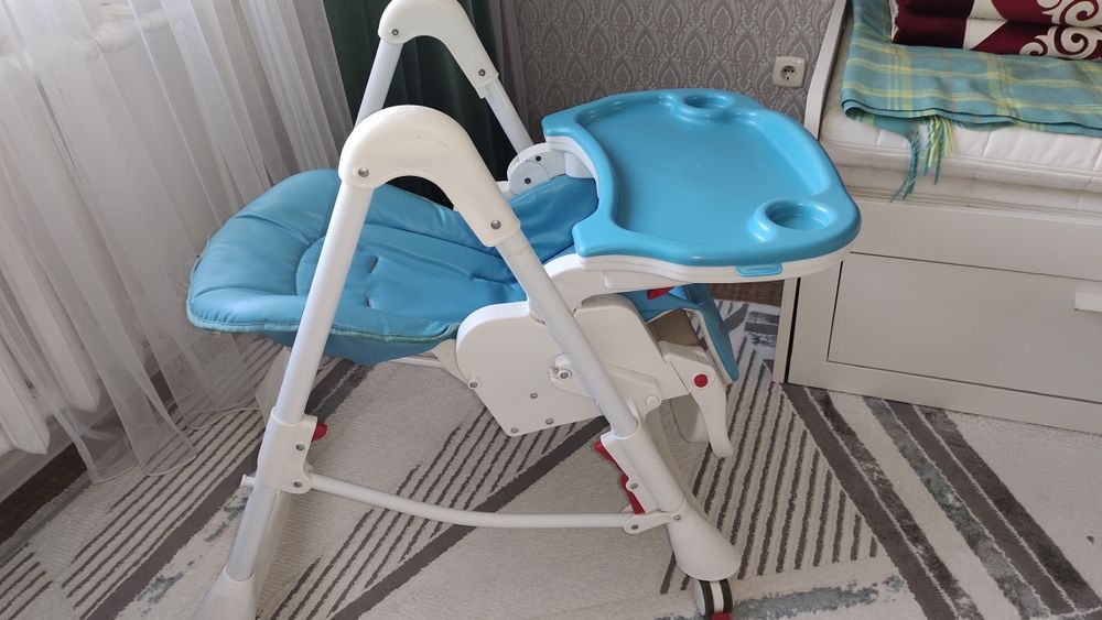 Стульчик для кормления малыша