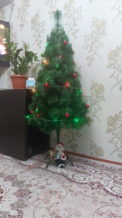 Срочно продам ёлку хорошего качества.
