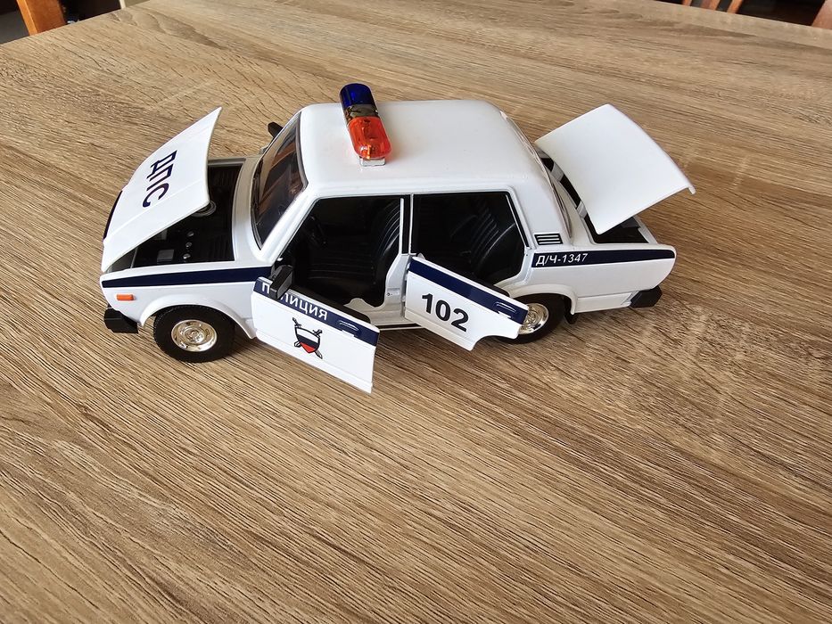 Метална количка в мащаб  1:24