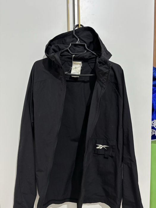 Продам ветровку Reebok оригинал