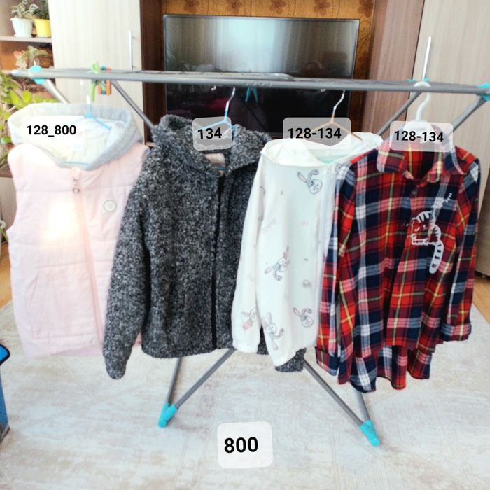 Продам одежду на девочку 7-8л.