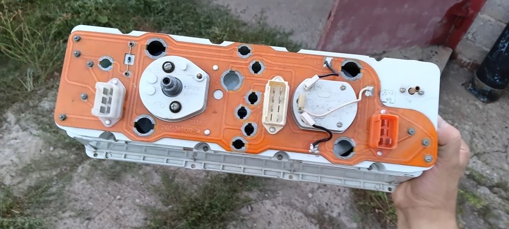 Продам приборную панель лада ваз 2107