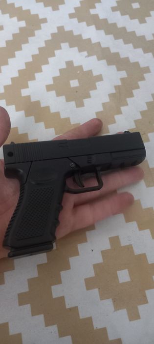 Два пистолета игрушечных