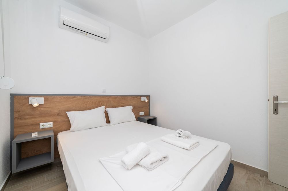 Апартамент с басейн в Паралия Офринио