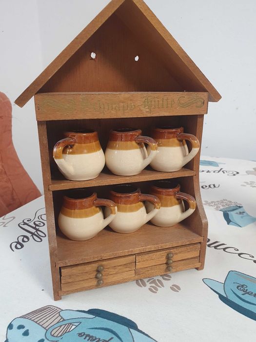 Decoratie stand cu pahare micute pentru shoturi