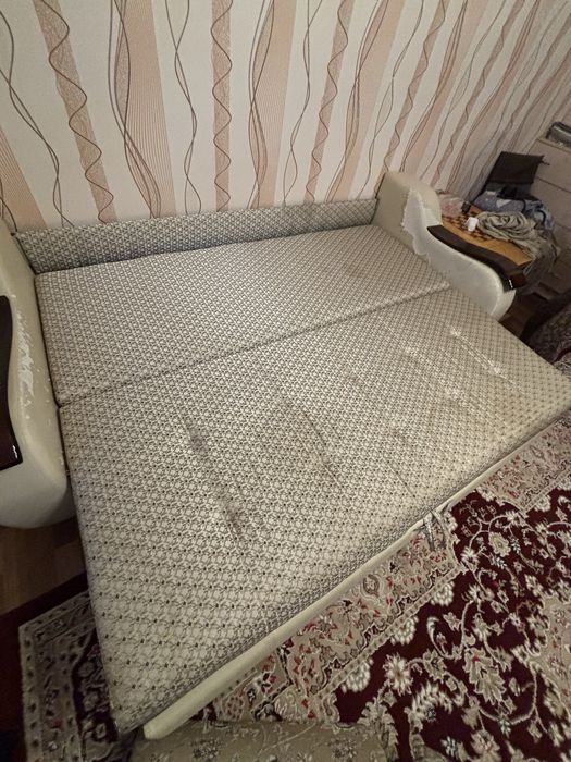 Диван для зала или спальни