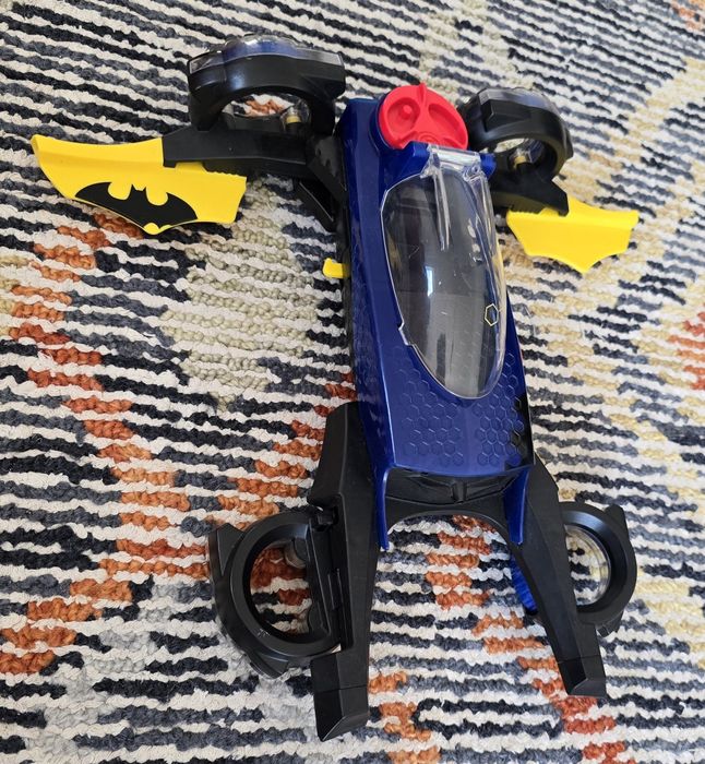 Vând Batmobil Mattel