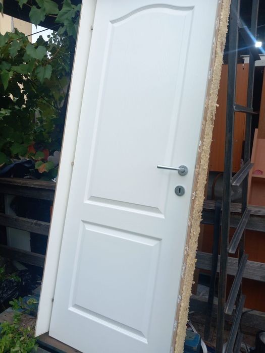 Vând ușa noua alba