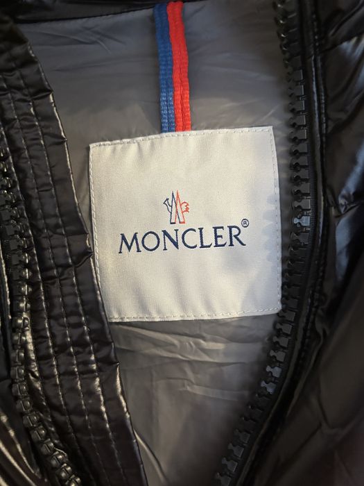 Moncler maya razmer XL ima NFC