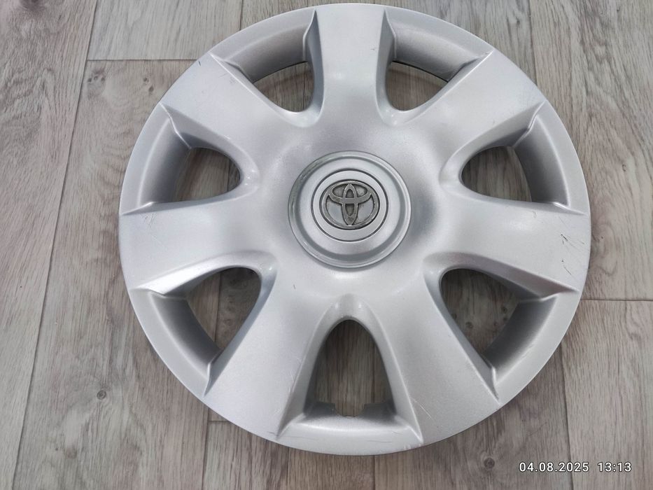 Колесные колпаки R15 Тойота оригинал.