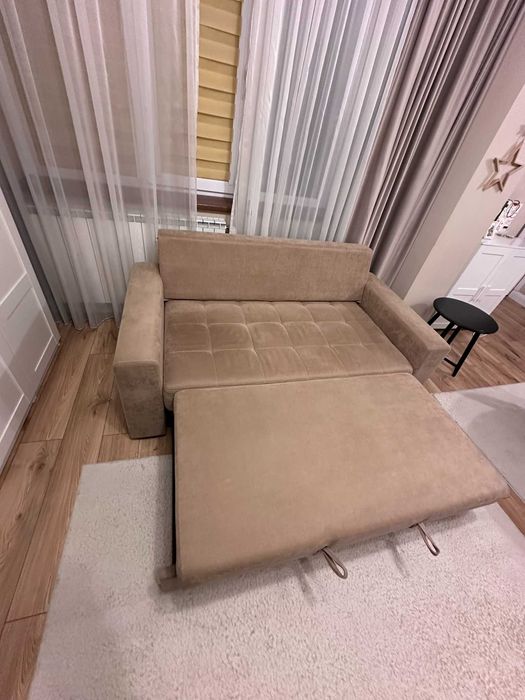 Canapea extensibila 3 locuri