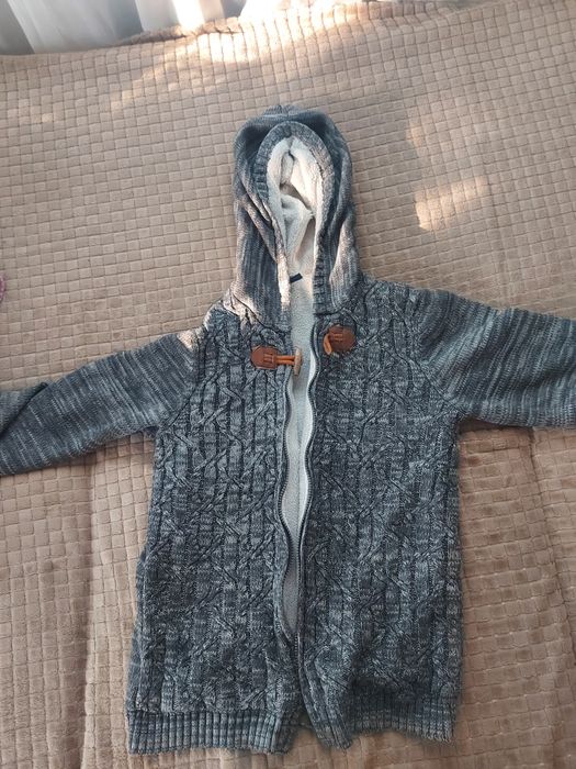 Продам свитер тёплый на 14 -15 лет