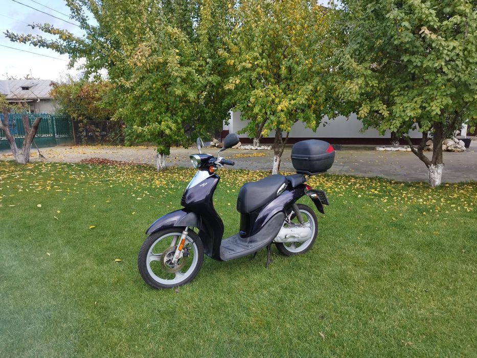 Vând  scuter Yamaha WHY