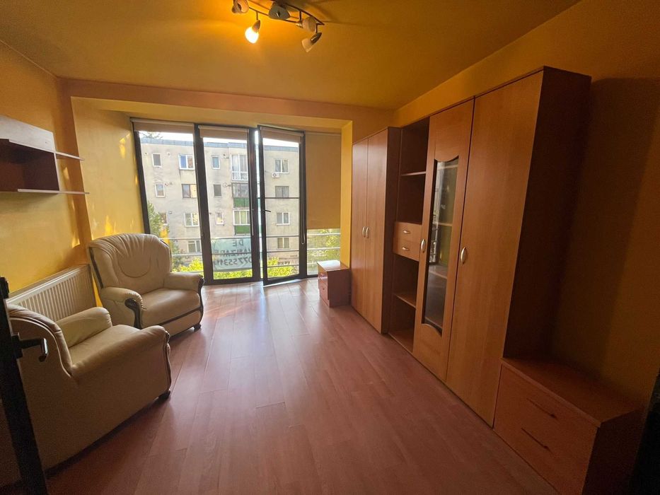 Vand apartament 3 camere Aleea Plopilor zona Decebal