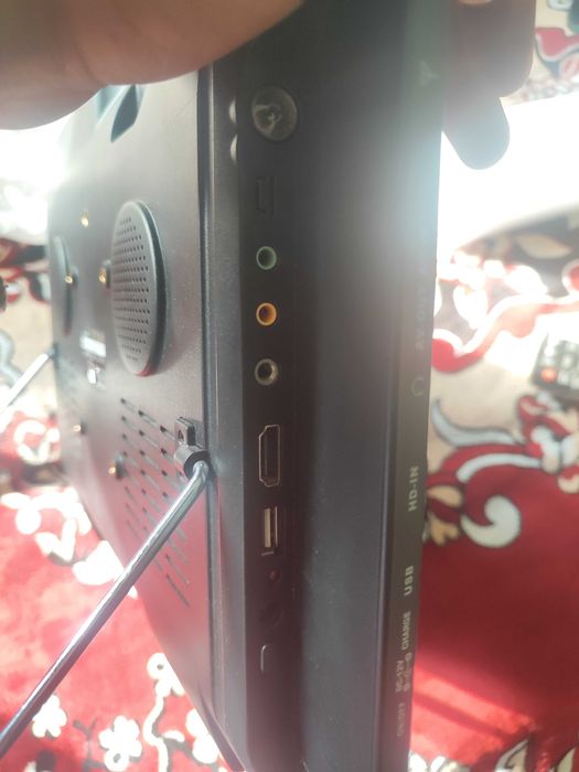 Продава се преносимо телевизорче