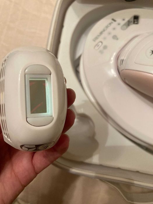 Epilator cu lumina intens pulsata Remington i-Light Prestige IPL6750