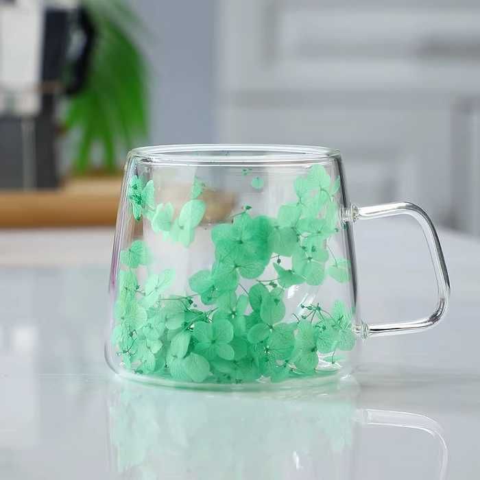 Стъклена чаша със сухи цветя CupHup