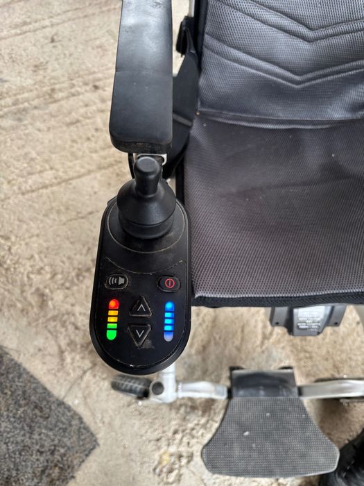 Инвалиден електрически стол