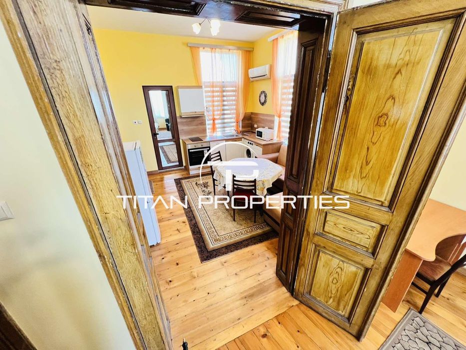 Дава се под наем Двустаен апартамент в Бургас, Център - 50 кв.м за 459 € - Снимка #2