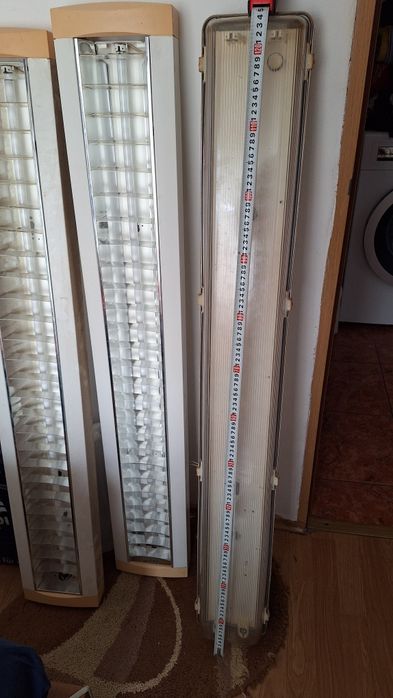 2 Corpuri mari cu neoane