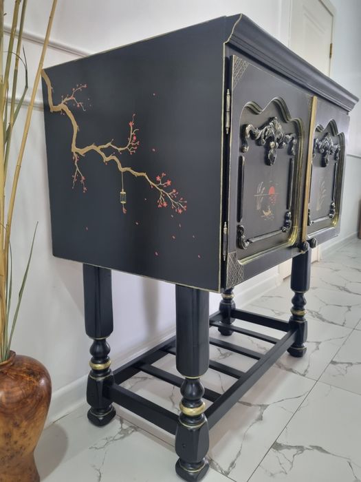 Винтажный шкаф для интерьера