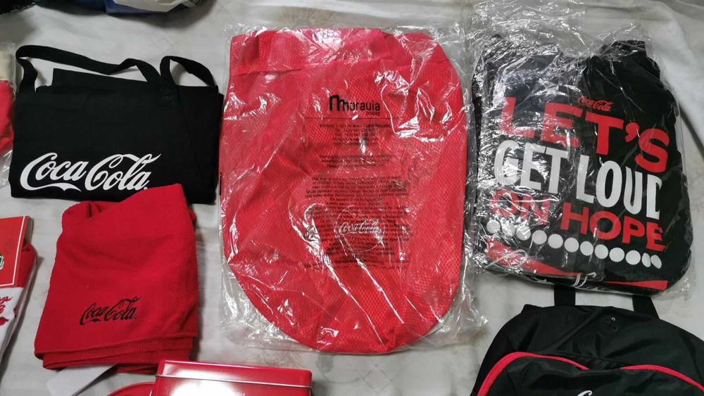 Раница,термус,сутчър,чорапи,колонка и други на Кока-кола и нутела