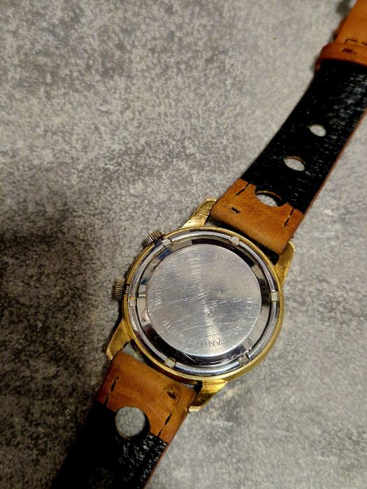 Ceas mecanic cu alarma  , placat cu aur