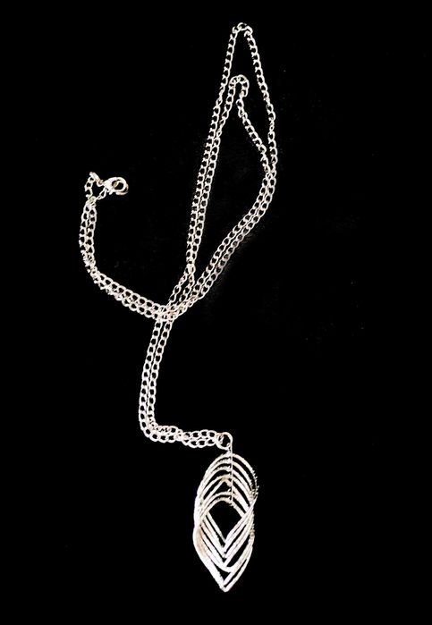 Стилно и нежно дълго колие