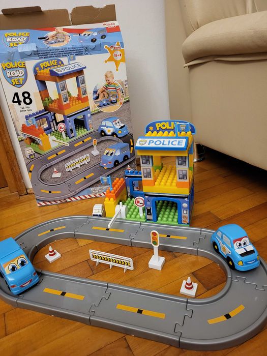Joc-Stație de poliție lego+mașinuțe