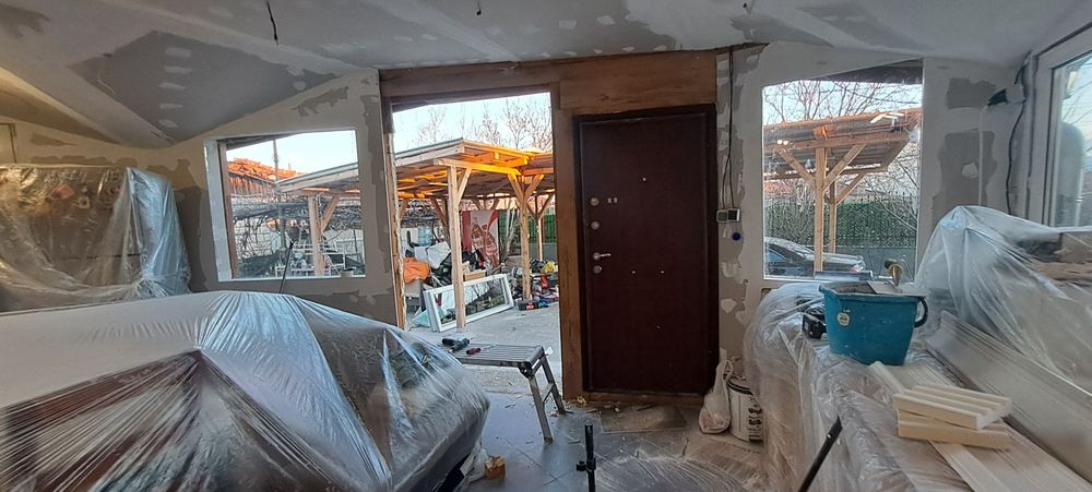 Входна врата запазена