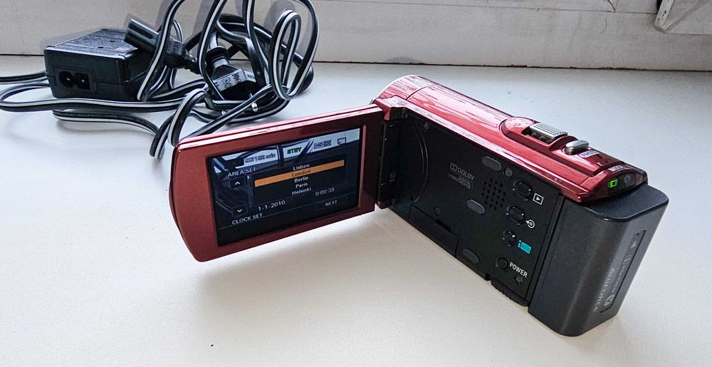 Цифровая видеокамера Sony HDR-CX110E