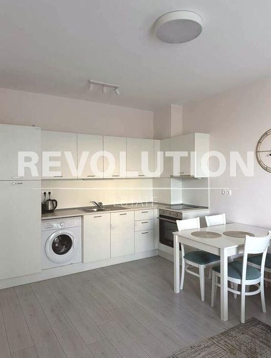 Тристаен апартамент в района на м-т Ален Мак!