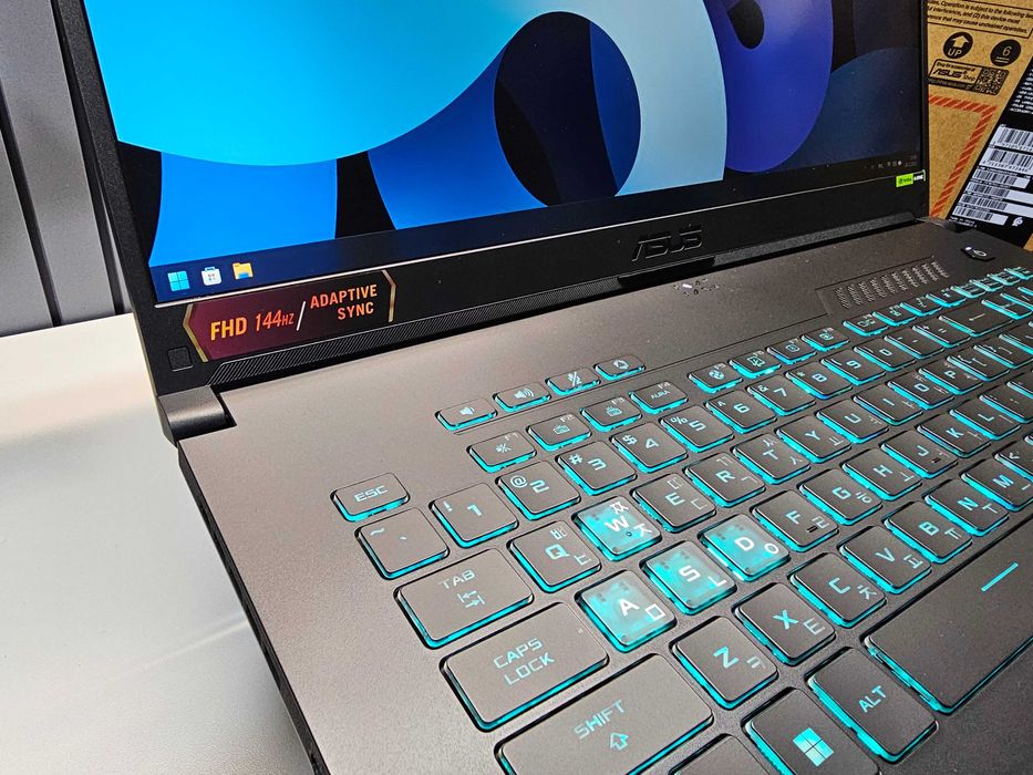 ПРОДАМ Asus TUF F17 Gaming Игровой Ноутбук Core™ i7-13620H и RTX4050.