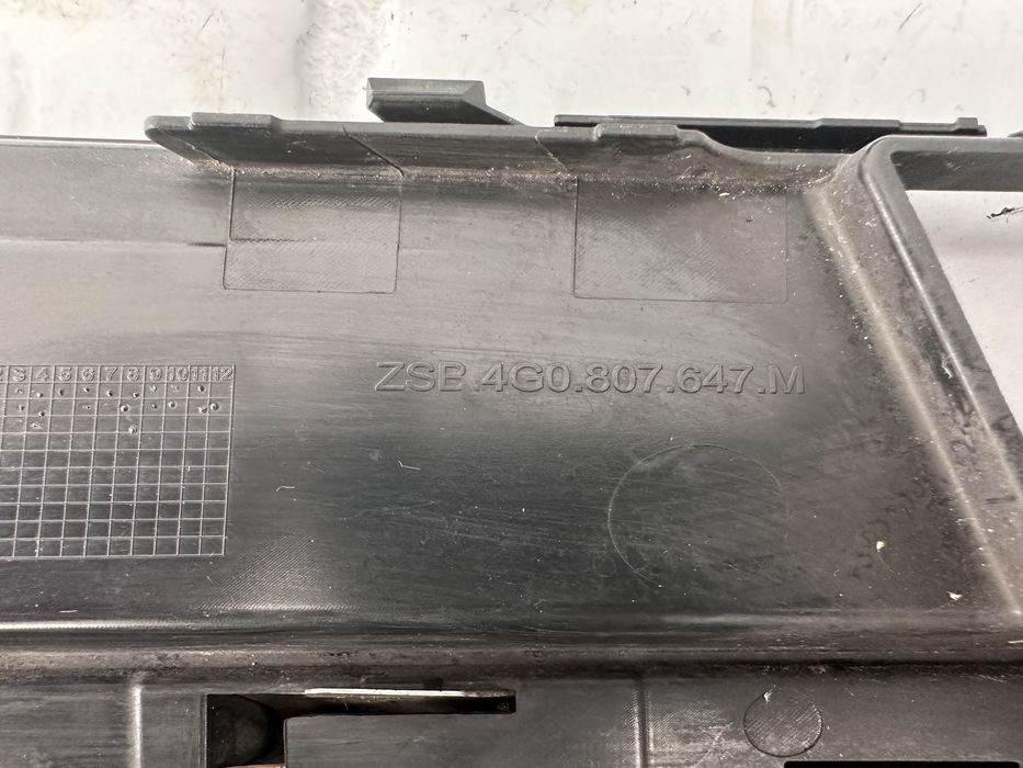 Лява решетка AUDI A6 C7 ALLROAD Фейслифт 4G0807647M 4G0807681AL