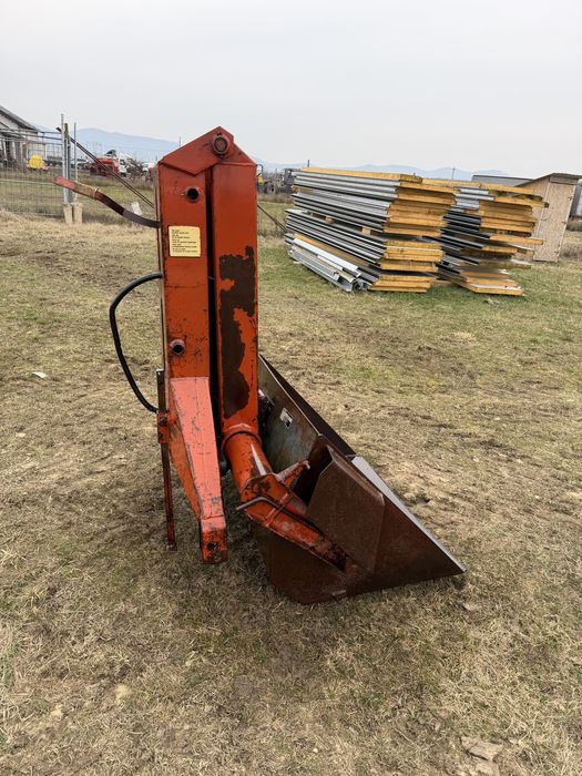 Incarcator in tiranti    Incarcator de gunoi in tiranti