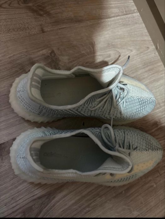 yeezy 350 cloud white