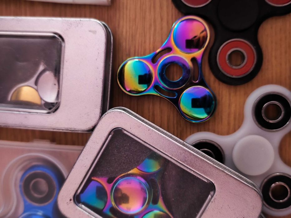 Pachet aprox. 140 buc jucarii Antistress Fidget Spinner diverse modele