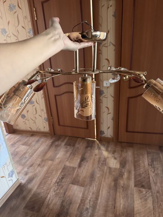 Отдам даром люстру