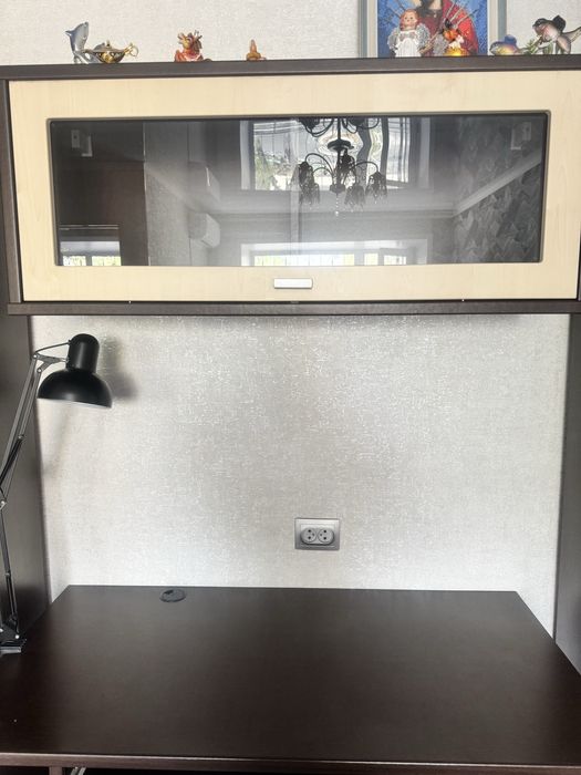 Продам письменный рабочий стол и навесную полку