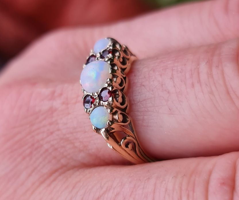 Inel vintage aur galben opale și granate naturale