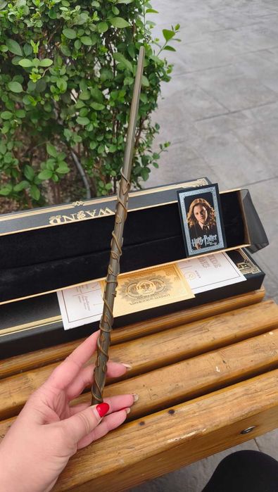 Магическа пръчка Хари Потър – колекционерски модели, 30–38 см, Wizarding World