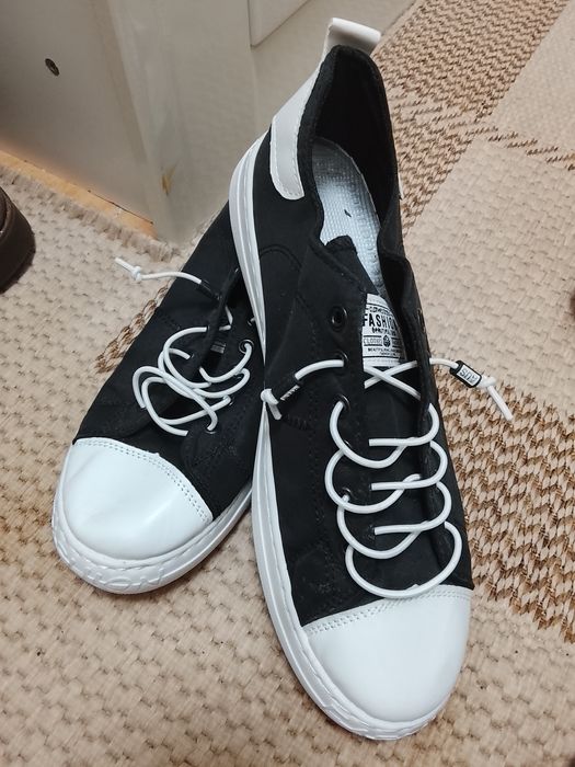 Продам срочно кросовки